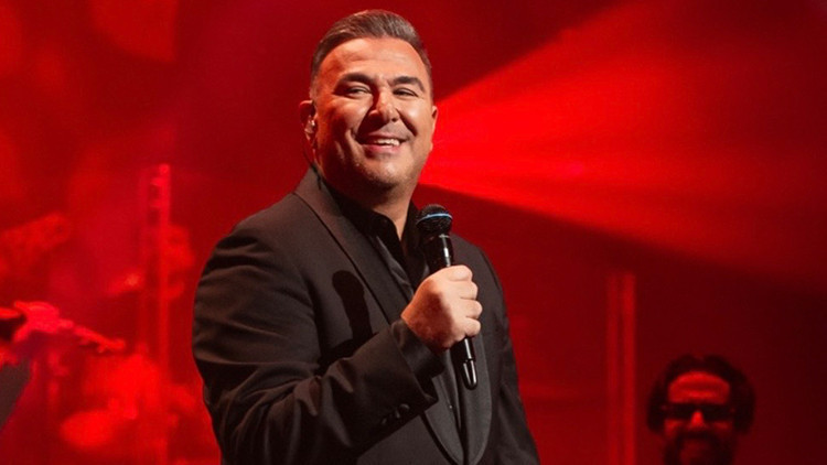 Antonis Remos D Maris Bay’da hayranlarıyla buluşacak