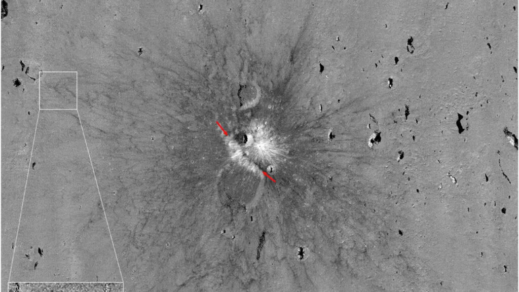 NASA, Ay’da yeni oluşmuş 222 metrelik krater buldu